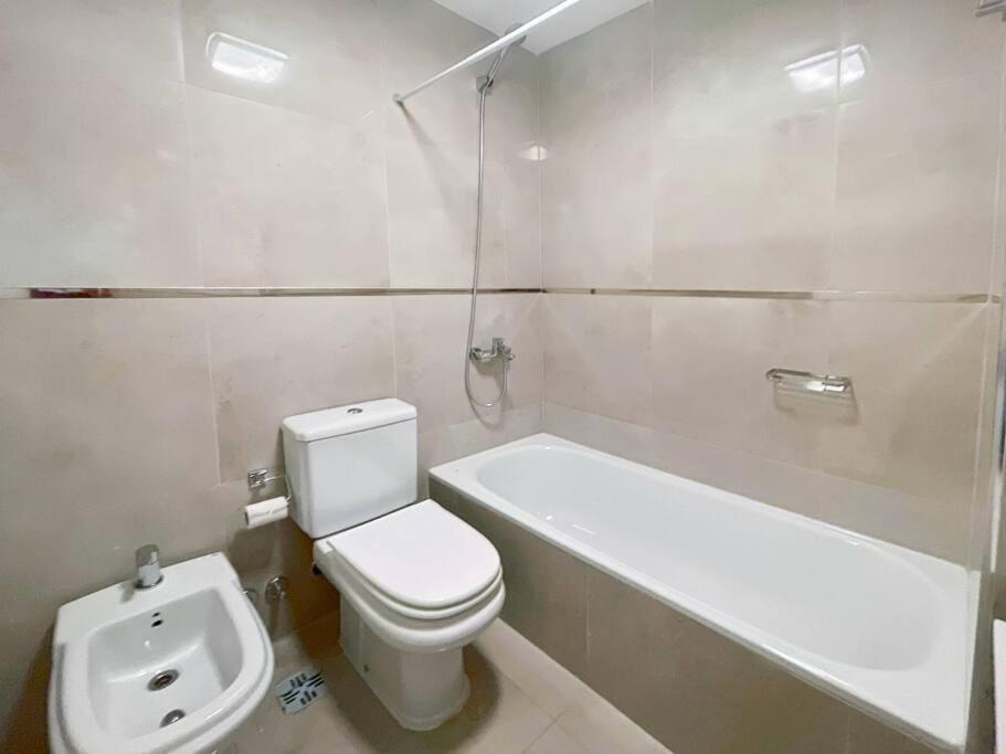 Estudio Moderno Con Balcon- 9e